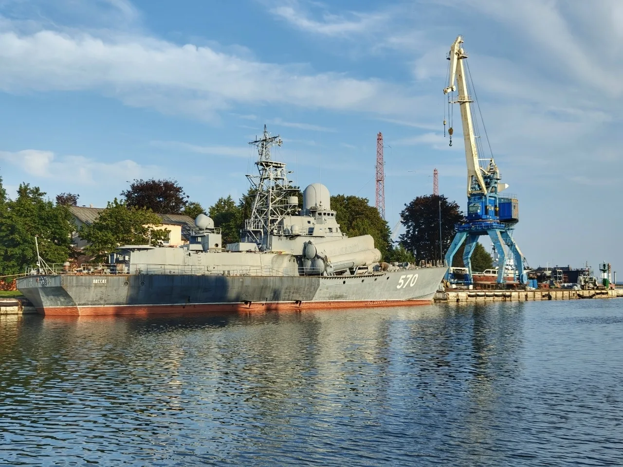 Исключенный из состава ВМФ МРК "Пассат" у причала в Балтийске. Июль 2026. Фото - форум ...