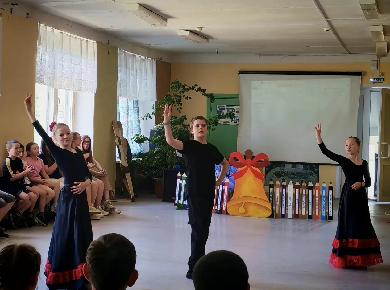 💃🕺 День национальных и народных танцев в школьном лагере 🏕️✨
В нашем лагере было жарко не от солн