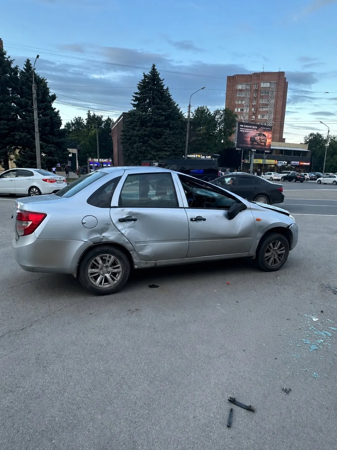 😯 На кольце Шолохова произошла авария с перевертышем

Mercedes столкнулся с Lada Granta, после чего