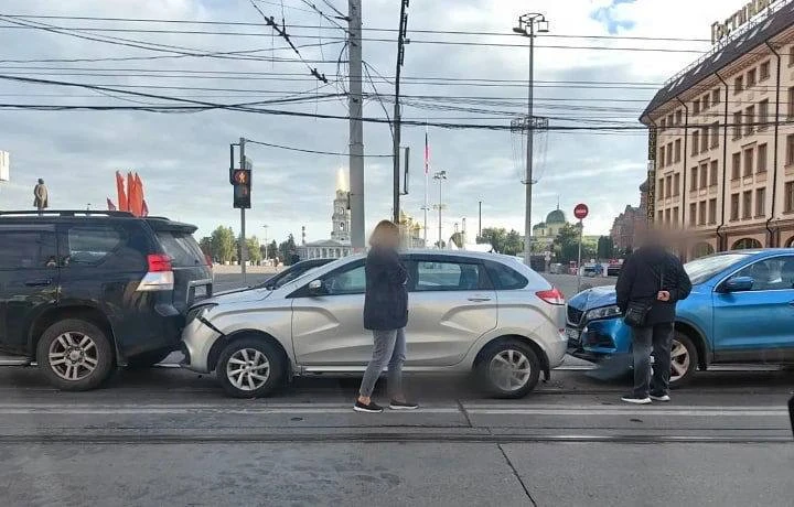 ❗️Массовое ДТП произошло утром у «Гостиного двора»