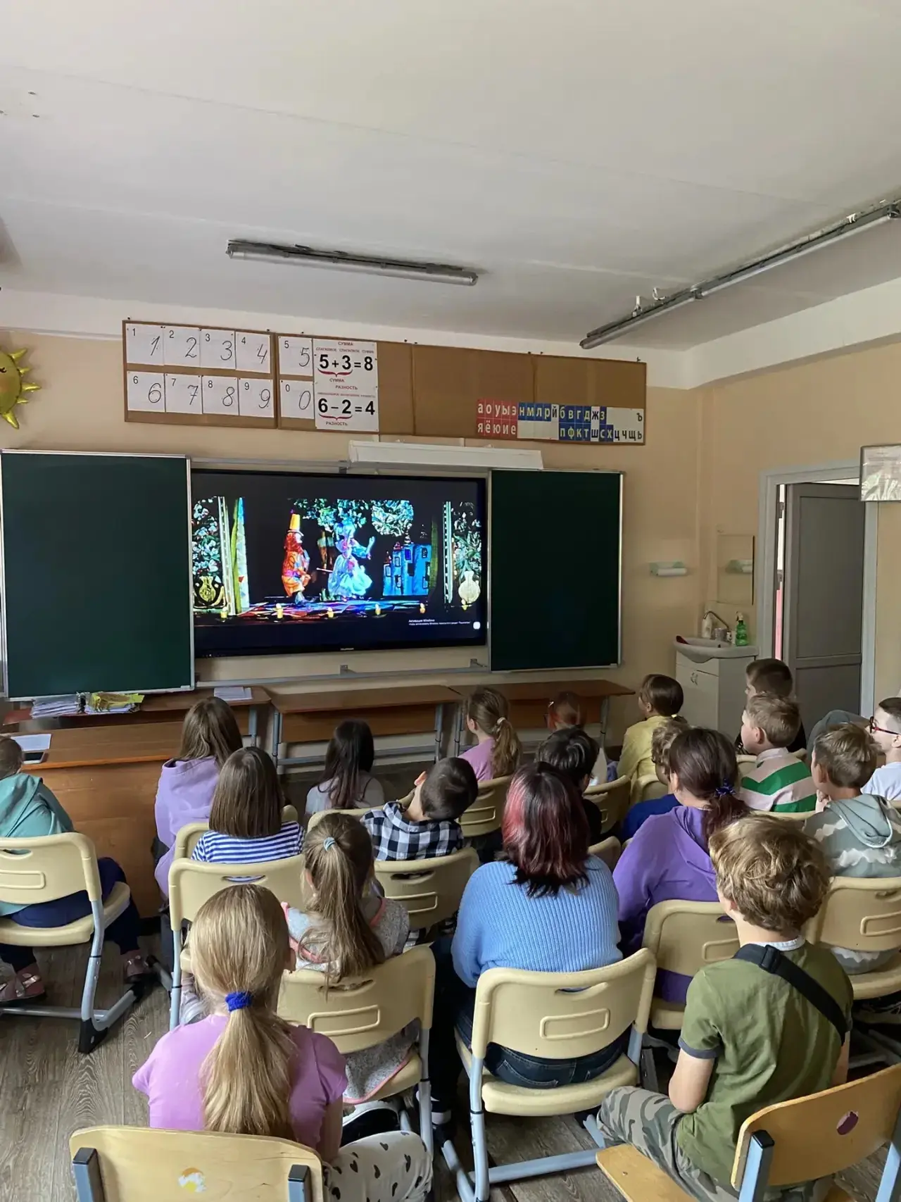 ✨ В ДОЛ «Радуга» прошёл киноклуб «Старая, старая сказка»! ✨

Сегодня наши ребята отправились в увлек