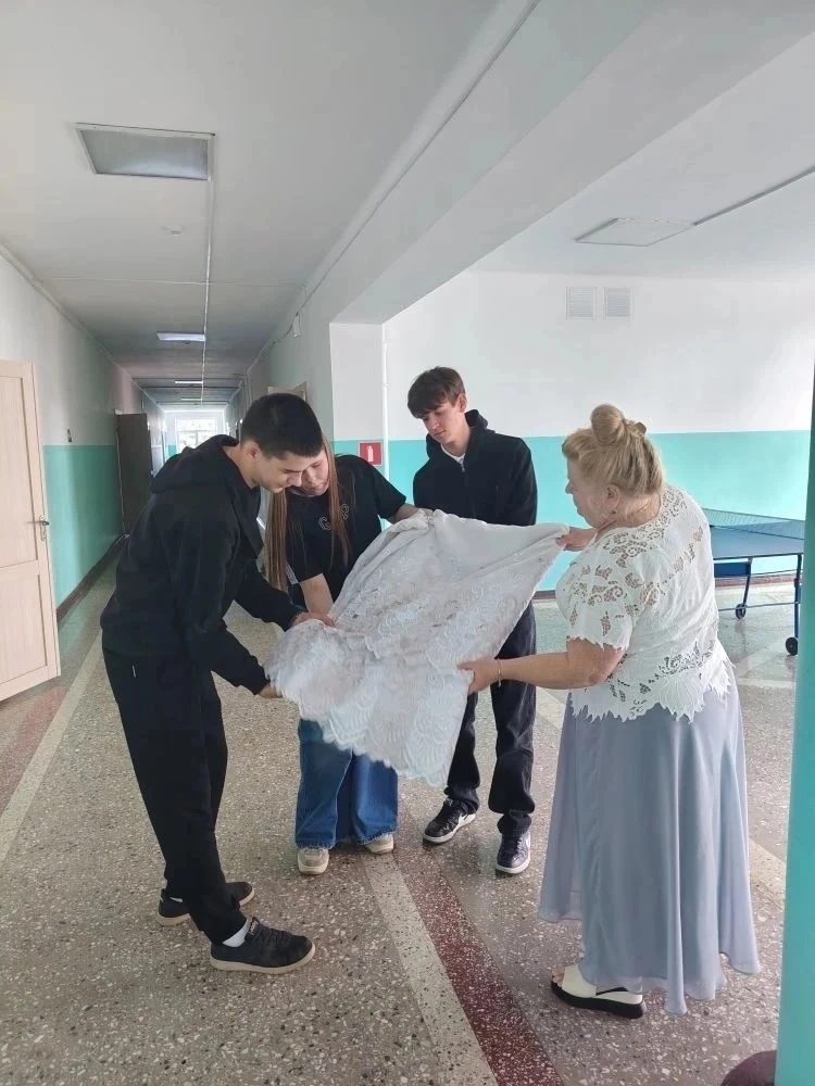 ⚒️ С начала июня в нашей школе продолжает свою работу «Ремонтная бригада»!

Она сформирована из числ