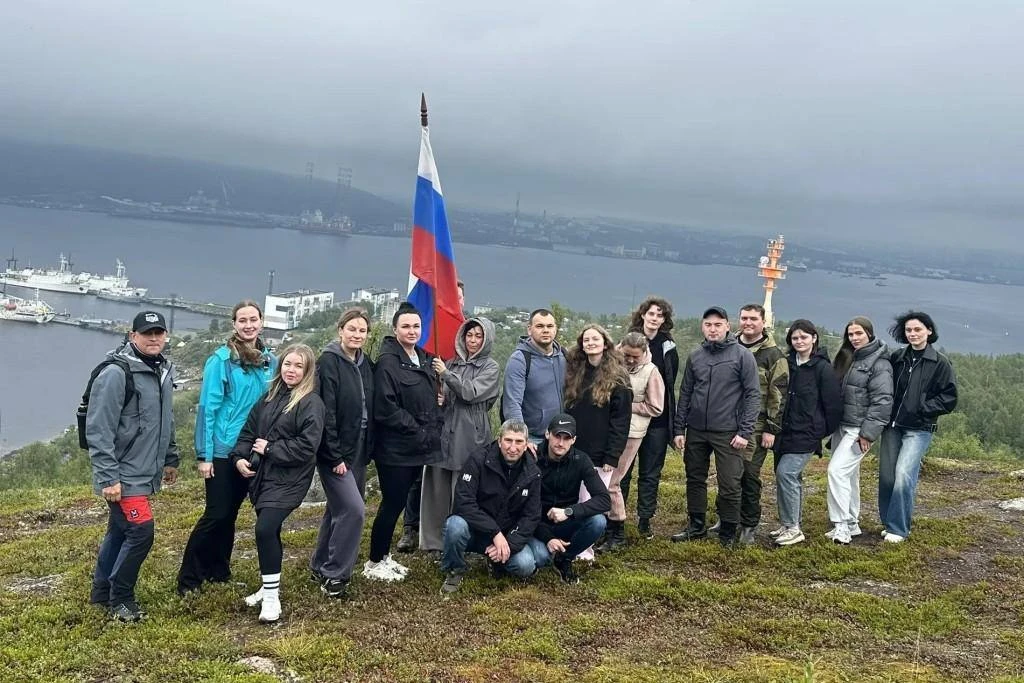 В УФСИН России по Мурманской области отметили День Государственного флага Российской Фе...