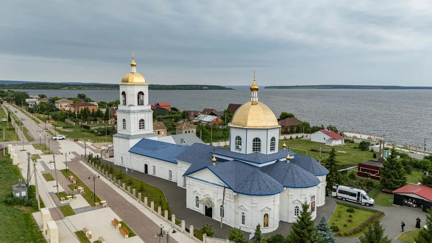 Пресвятая Богородице, помогай нам! Мира и здравия нашему Отечеству!