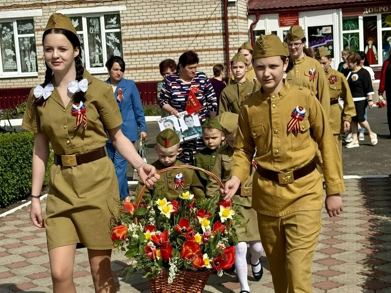 🔥Сотрудники и воспитанники Черемисиновского центра соцпомощи «Содействие» приняли участие в торжеств