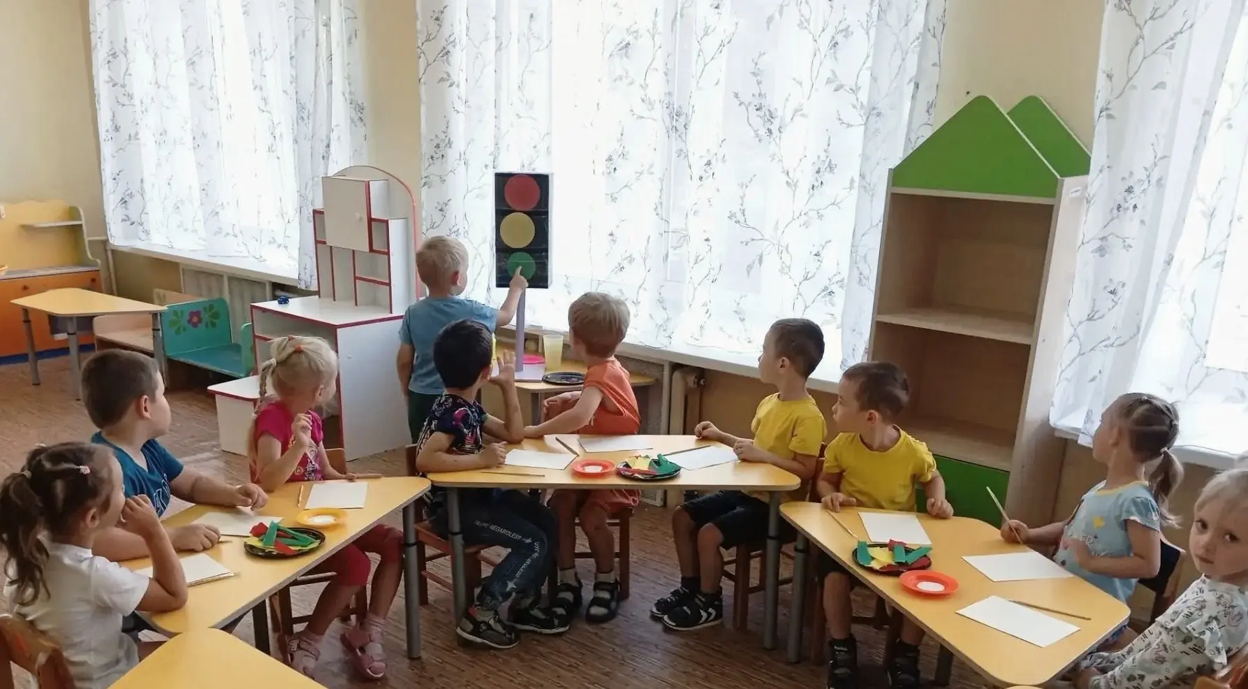 🚦 В нашем детском саду — проходит неделя посвящённая безопасности на дороге!

Ребята вспомнили, для