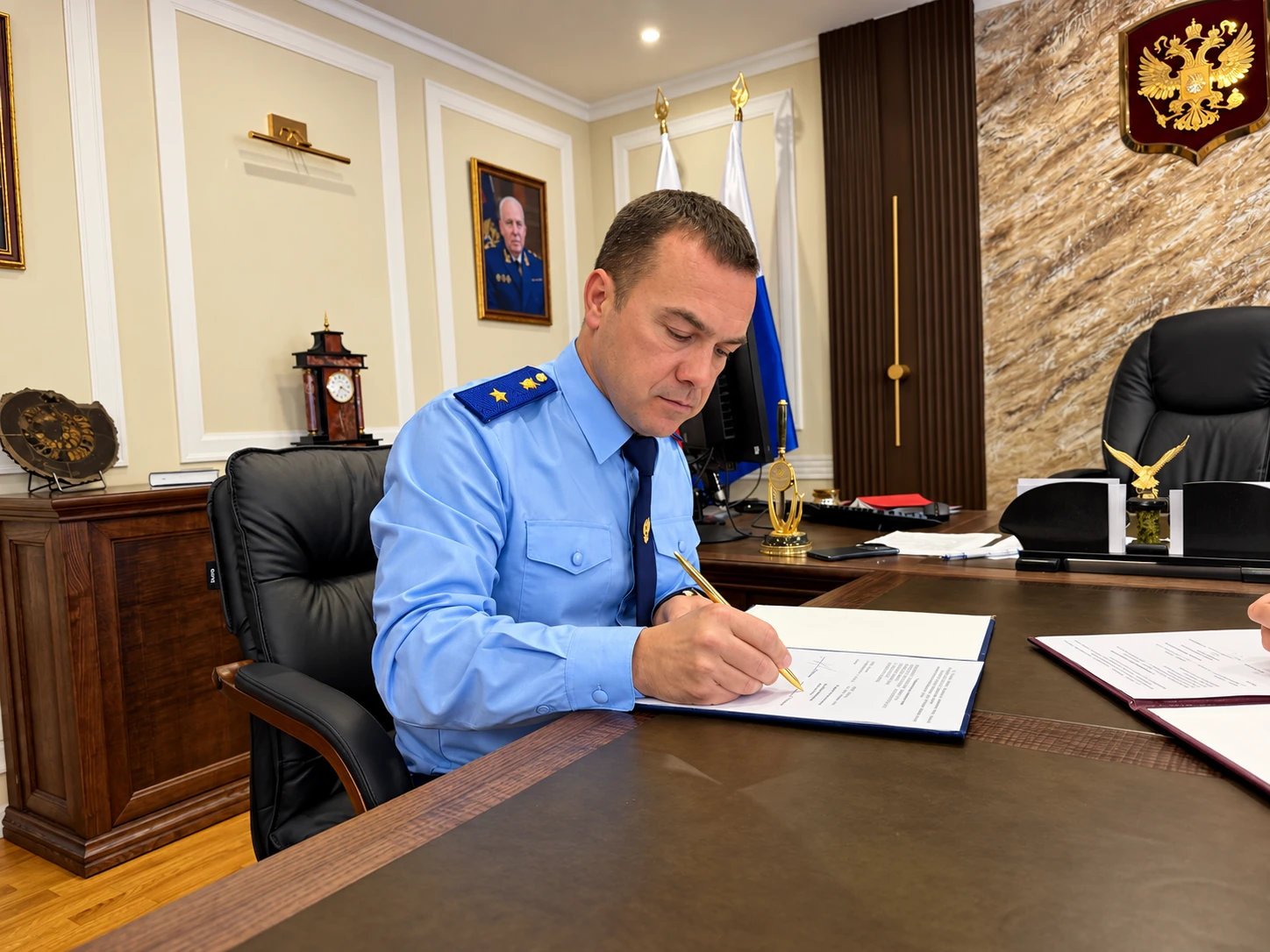 Прокурор Саратовской области Роман Пантелеев провел рабочую встречу с ректором СГЮА Ека...