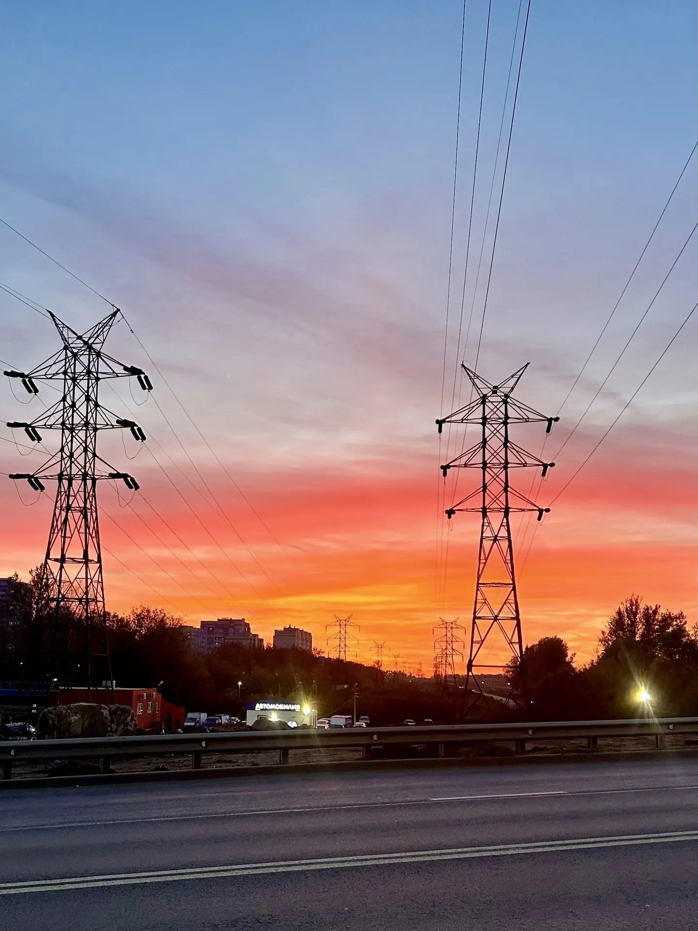 Сказочный закат сегодня посетил Ярославль 🌇