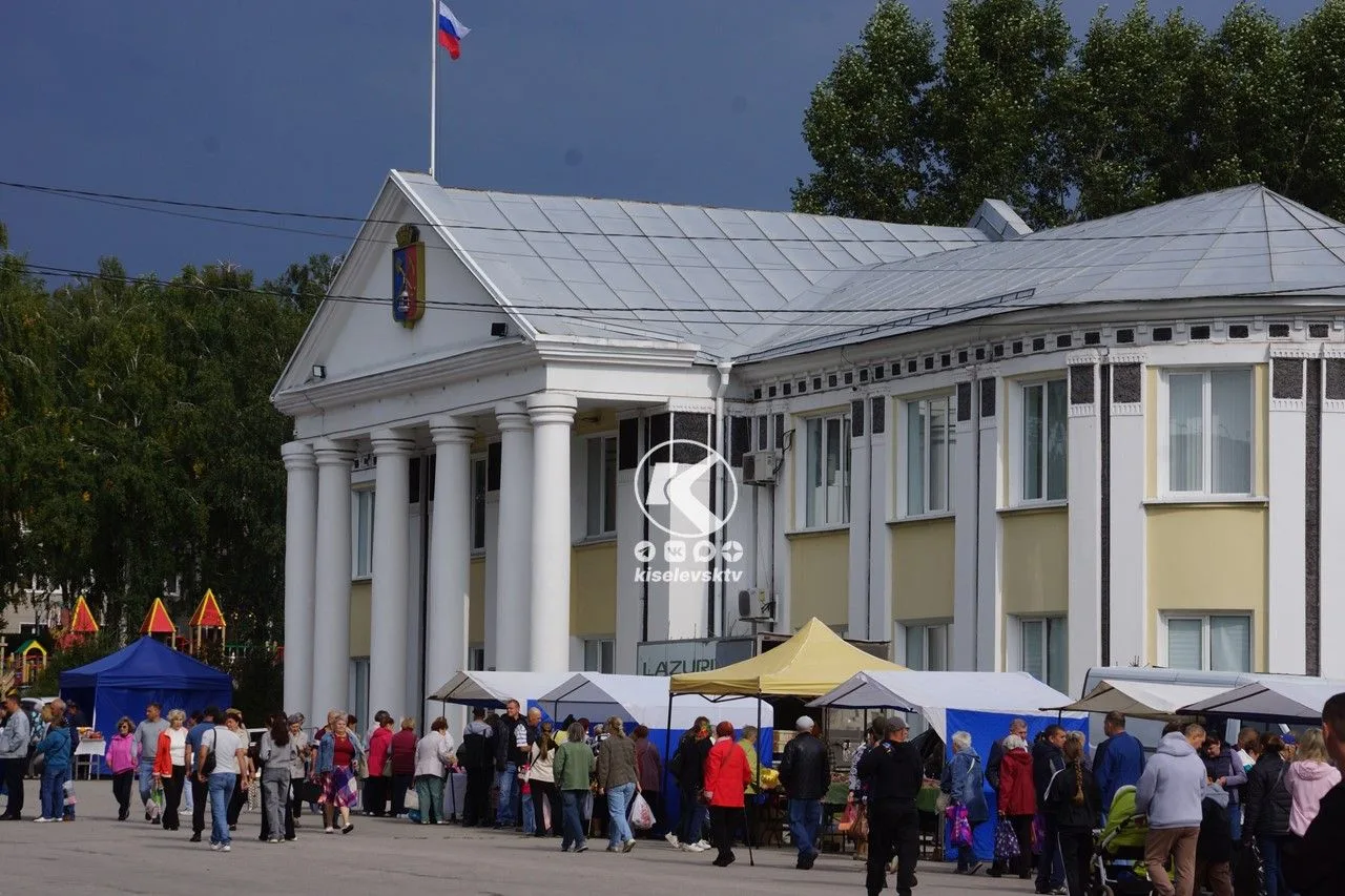 На центральной площади города прошла предпраздничная ярмарка.