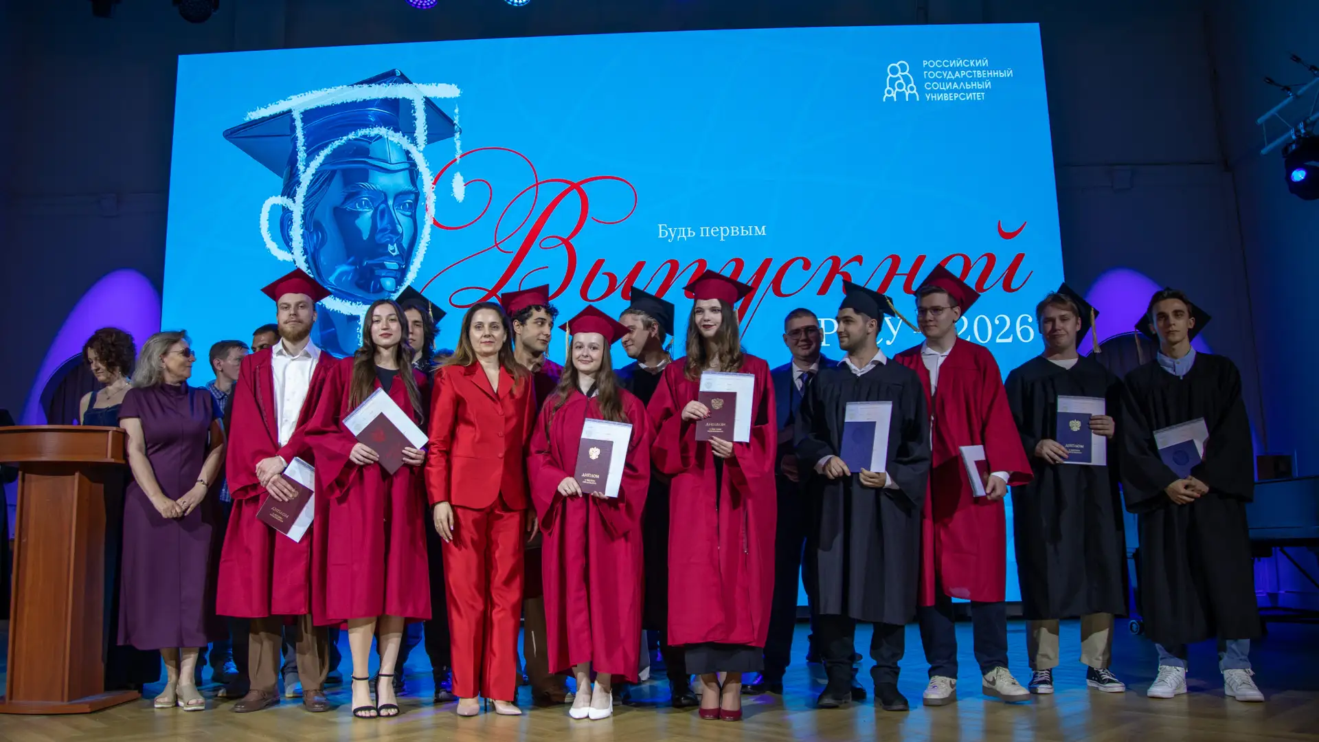 Сегодня звучат поздравления, аплодисменты и самые важные слова 🎉