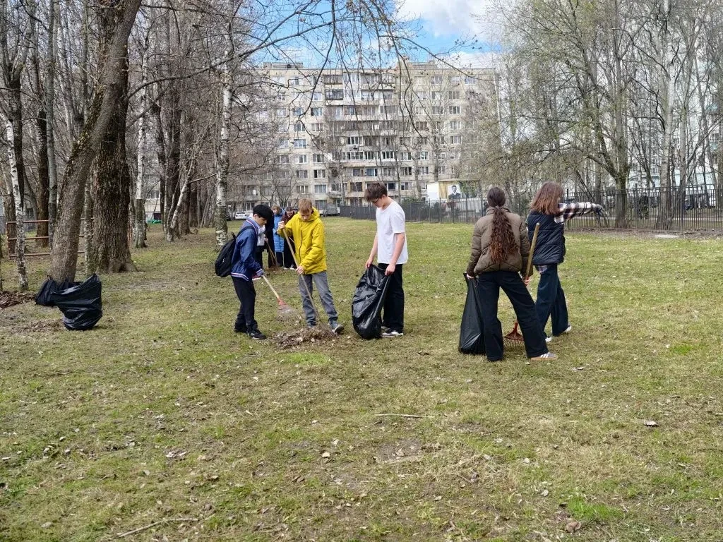 Апрель — время наводить порядок! ✨ 8В класс вместе со своим классным руководителем, Диной Вячеславов