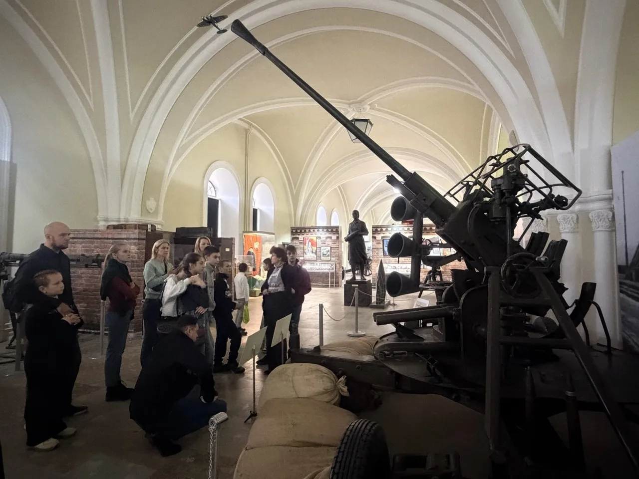 ⚔️ Вперёд в эпоху рыцарей! 🏰   Ребята из 5 «Л» класса вместе с родителями совершили настоящее путеше
