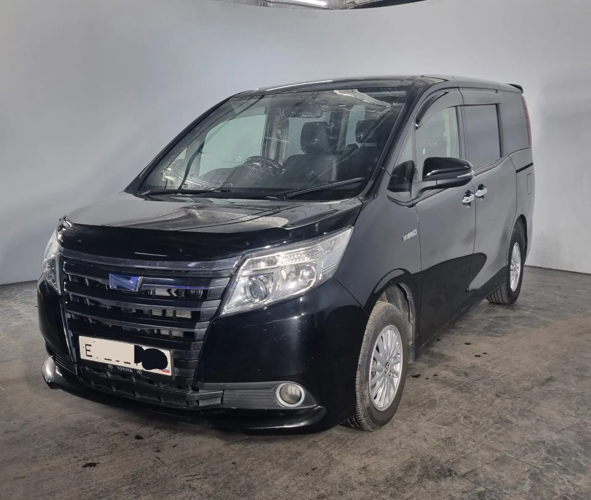 🚗 TOYOTA NOAH HYBRID — СТАРТ ЦЕН 1 135 тыс. ₽