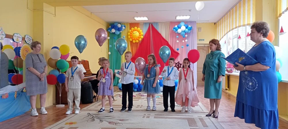 🎉Сегодня выпускной бал состоялся в подготовительной группе N1 и подготовительной групп...