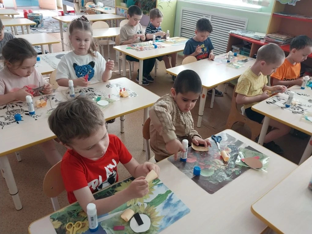 🐣 Творческое занятие в старшей группе: конструируем милых цыплят!

Сегодня в нашей старшей группе п