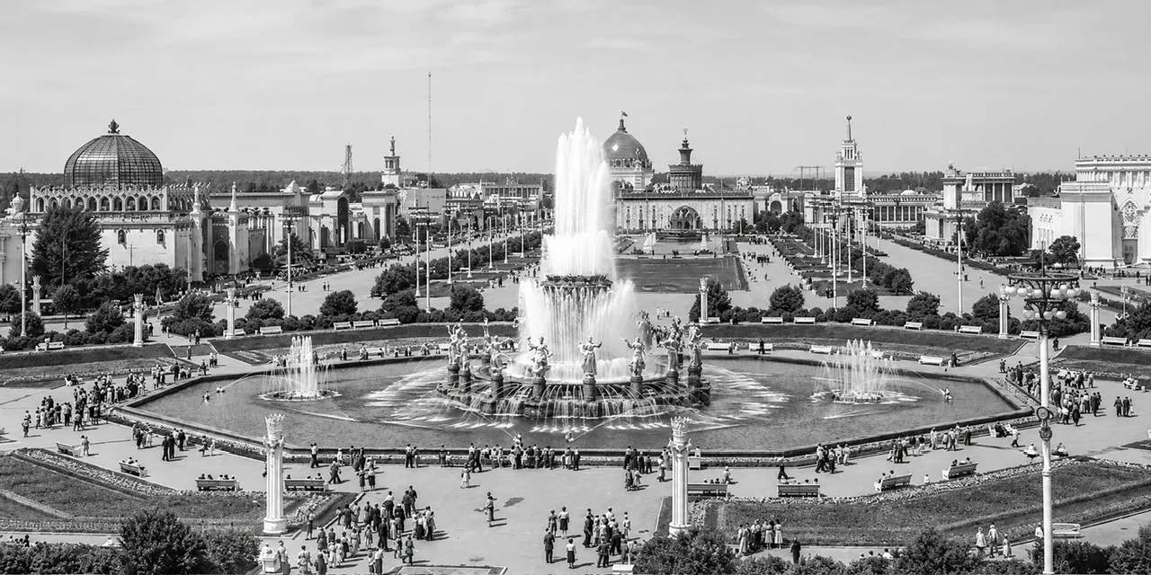 Чудеса техники на открытии ВДНХ

16 июня 1959 года торжественно открылась Выставка достижений народн