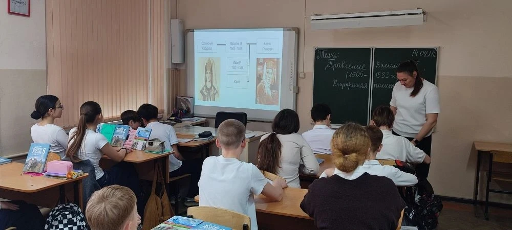 В рамках предметной недели истории и обществознания прошли открытые уроки. В 6"З" классе, педагог Са