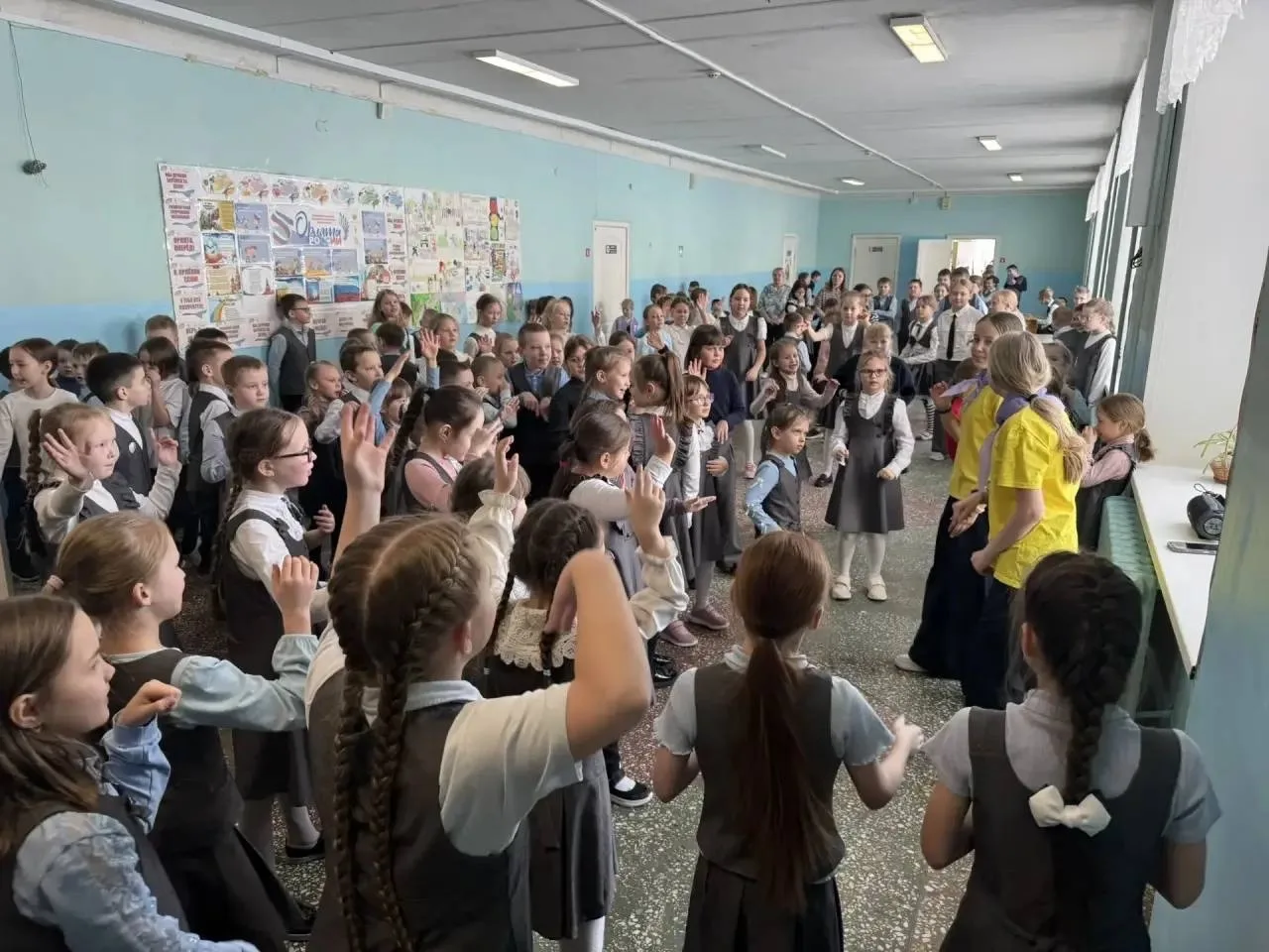😍 Когда переменки – в радость   Ученики среднего звена устроили сегодня настоящий праздник для начал