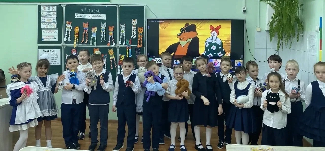 🌟🧸 День любимых игрушек в 1А и 1Б: когда школа стала ещё теплее! 🧸🌟  Сегодня в наших 1А и 1Б классов