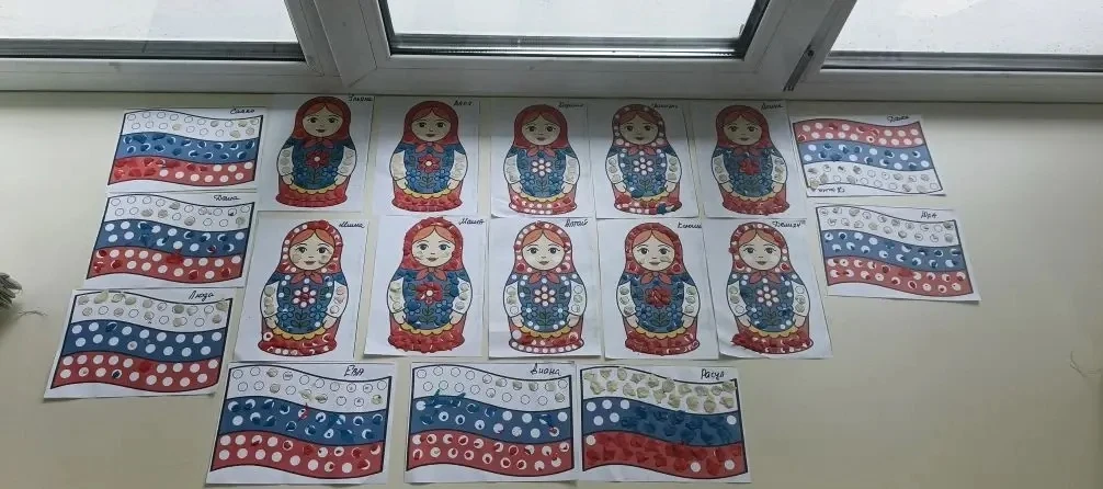 🇷🇺 С любовью к России: первые шаги в ясельной и младшей группе.

В преддверии Дня России, 12 июня,