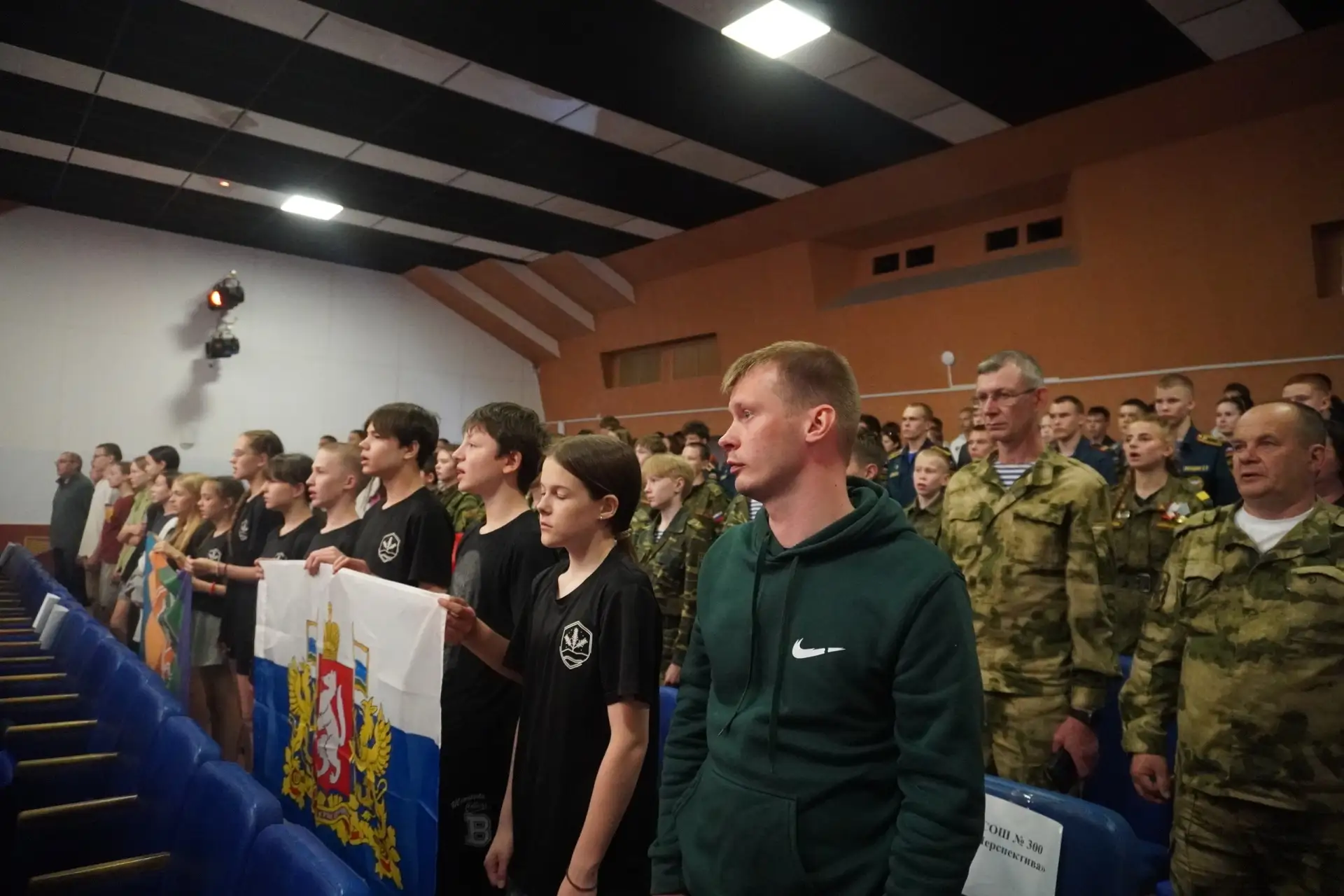 🏫 Наша команда школы № 300 «Перспектива» на областных соревнованиях «Школа безопасности»!  Привет, д