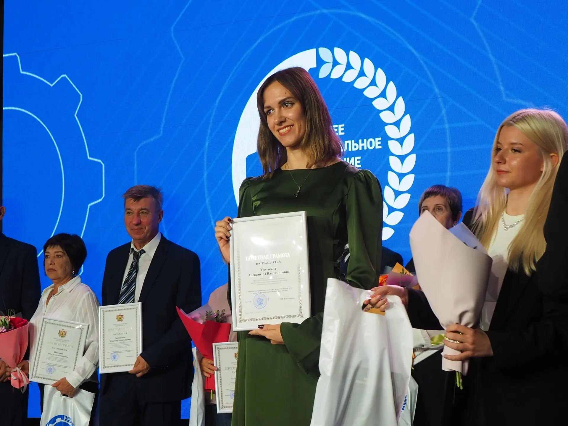 🏅 В Доме молодёжи прошло торжественное мероприятие, посвящённое Дню СПО, и праздничный...
