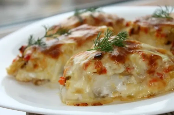 Треска под овощным жюльеном!!!
Вкусное, сочное и сытное блюдо, которое можно подавать без гарнира.

