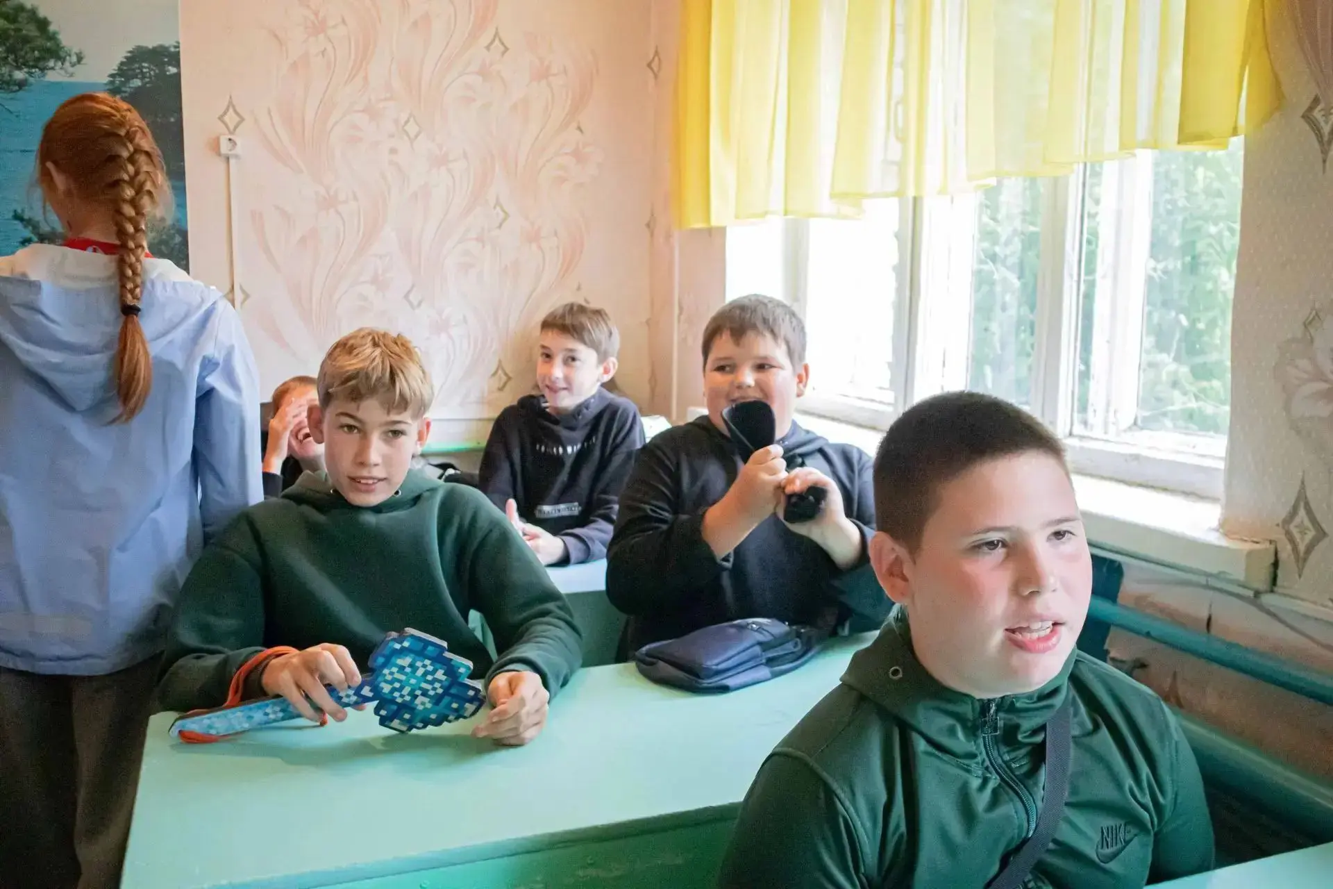 🧩День 15

☁️Плохая погода и дождь нашим орлятам не помеха! Все они отлично проводят время, играя в 