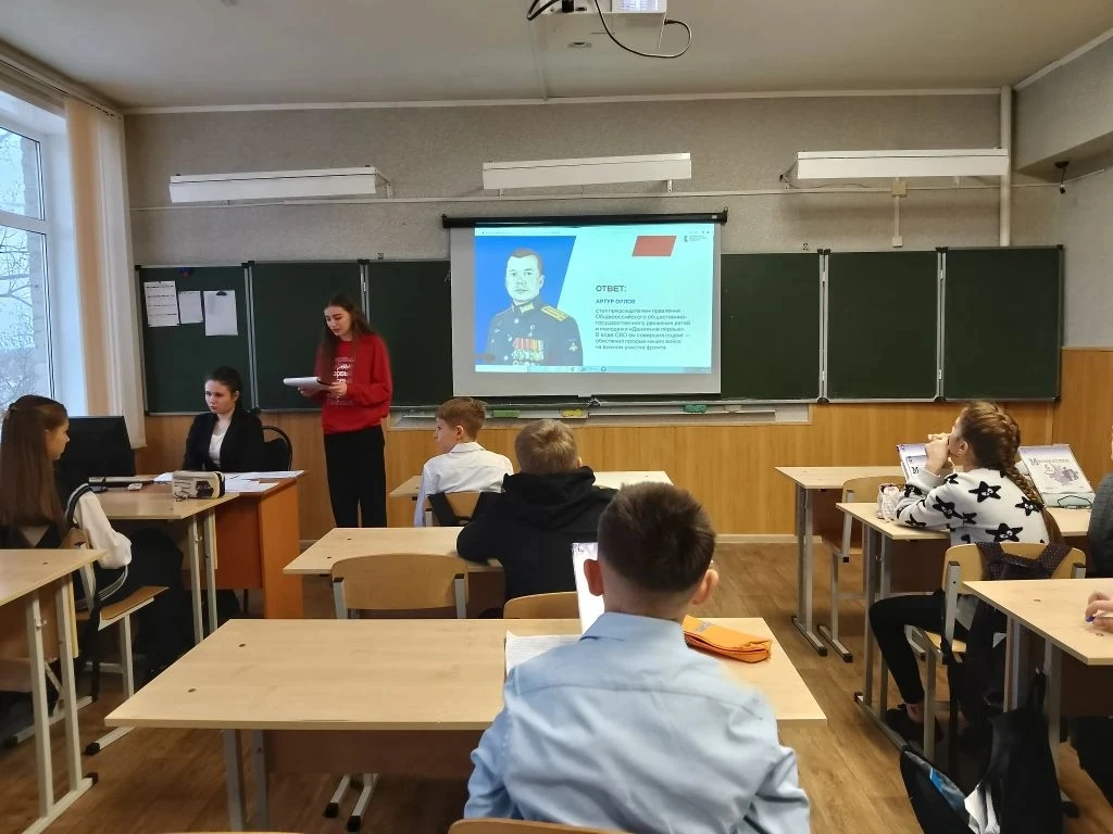 «Герои на защите Родины»: в МБОУ Калачеевская СОШ №1 им.С.А.Мостового прошла патриотическая лекция о