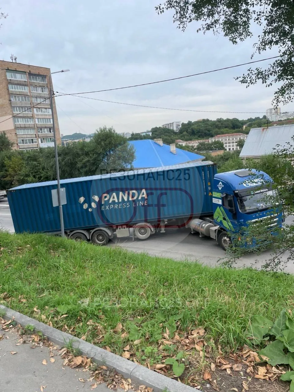 😰 ДТП с большегрузом осложнило движение во Владивостоке