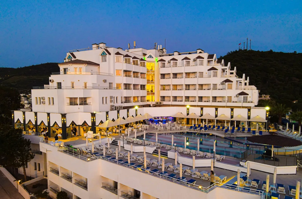 🏠 **Roseira beach resort 4⭐️**