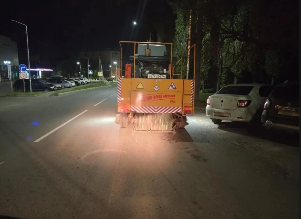 🚜 Комбинаты благоустройства продолжают приводить в порядок территории во всех районах ...