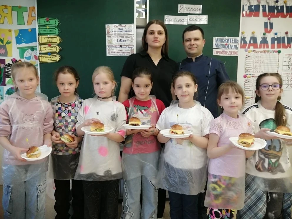 ВКУСНО, ВЕСЕЛО, ПОЗНАВАТЕЛЬНО! 🍔✨  Во время каникул обучающиеся 2 Б класса приняли участие в УВЛЕКАТ