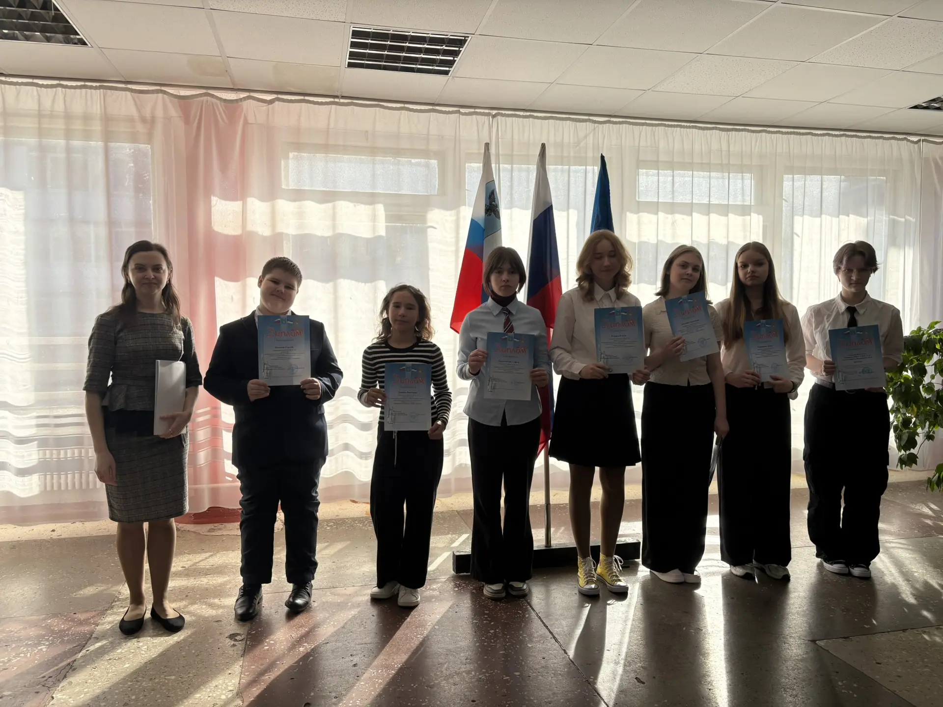 Сегодня в нашей школе прошла традиционная еженедельная линейка с подъёмом государственного флага 🇷🇺 