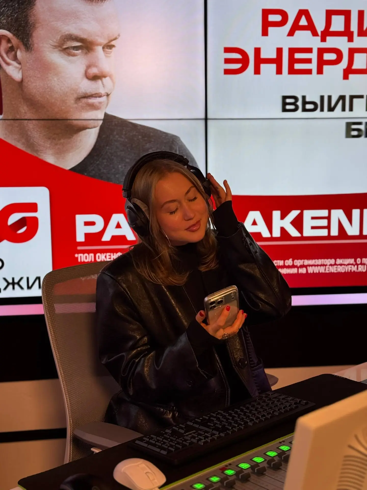 Вика кайфует от новых треков в эфире! Кстати, уже 7 сентября стартует новое утреннее шо...