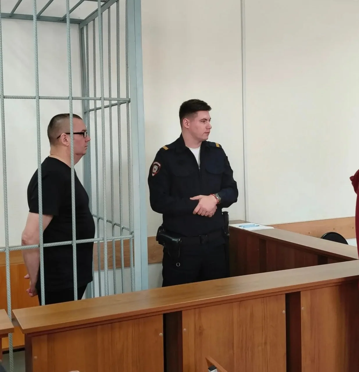 Свердловчанин полгода избивал дочь своей сожительницы и угрожал ей убийством.