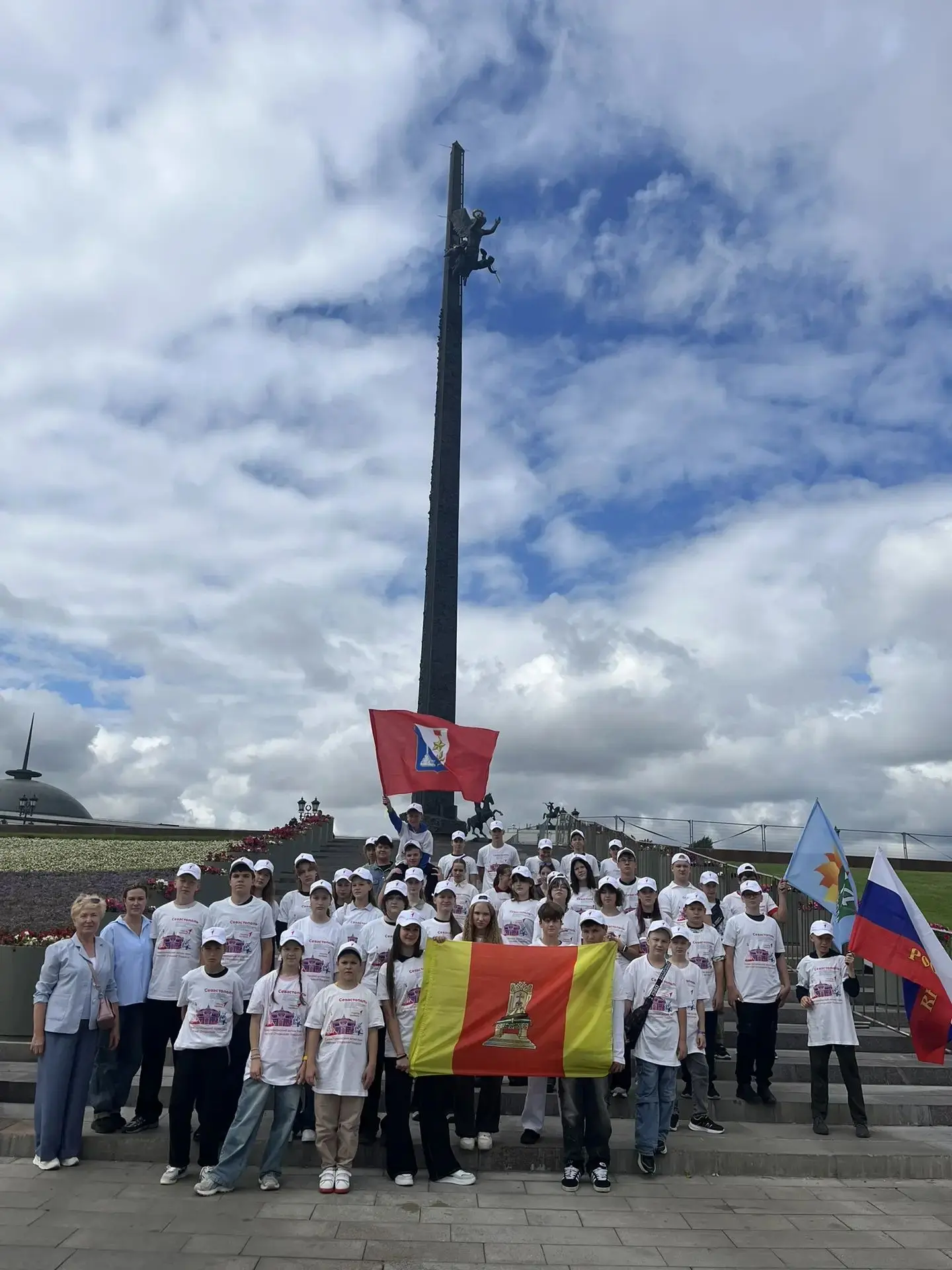 Сегодня, 24 августа, мы знакомим участников нашего проекта с парком Победы на Поклонной...