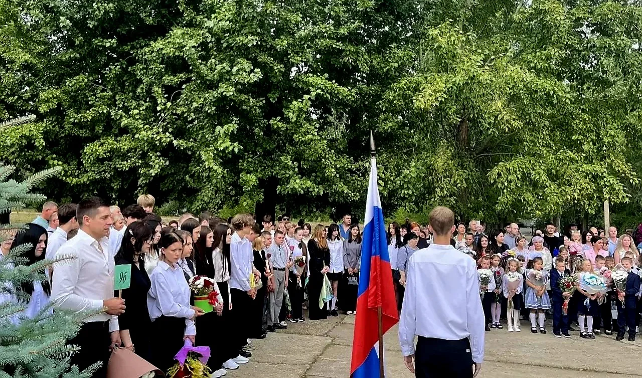 Михаил Торгашин поздравил учеников балаковской школы № 18 с Днем знаний