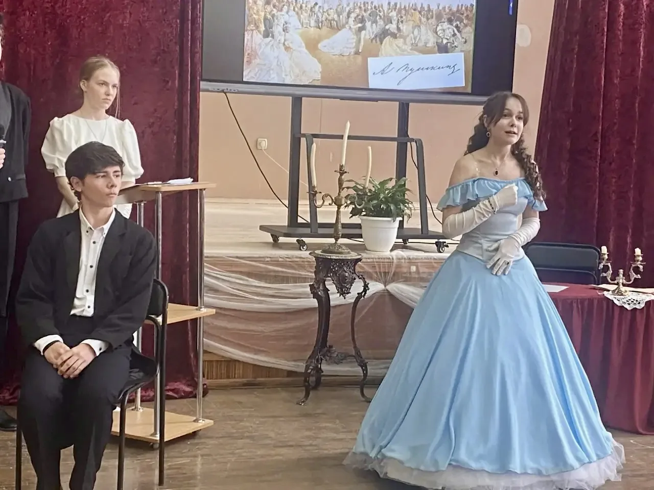«Пушкинская красавица»📜  📌В рамках Пушкинской декады в школе прошел литературно-музыкальный конкурс 