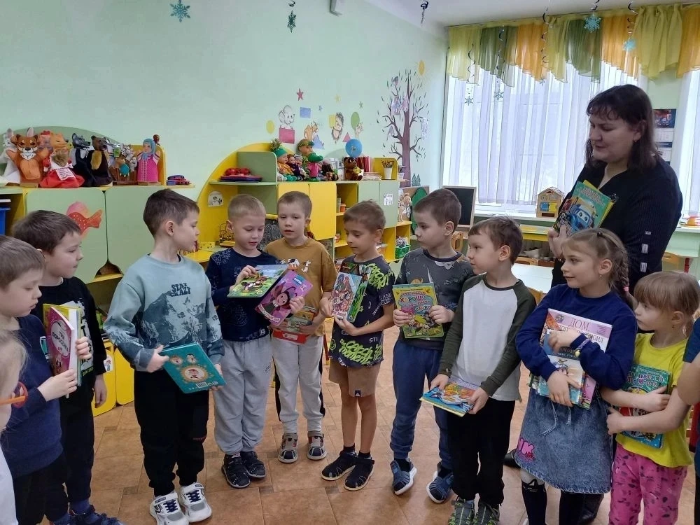 Как здорово, что есть такой праздник — День книгодарения! 📖✨  Наши сады снова доказали: книга объеди