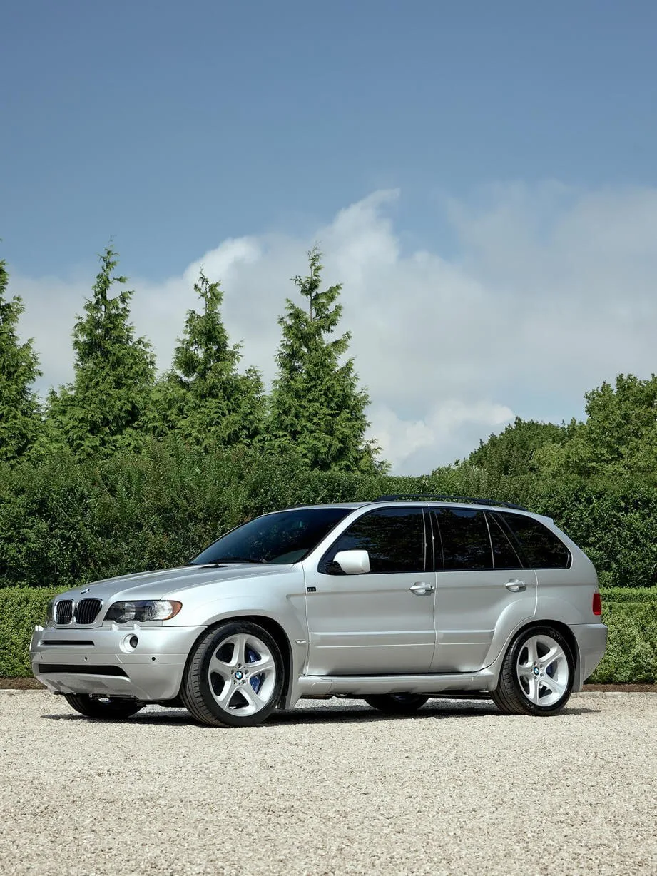 Классический BMW X5 с V10 от Kith показали официально — теперь там пятилитровый мотор, ...