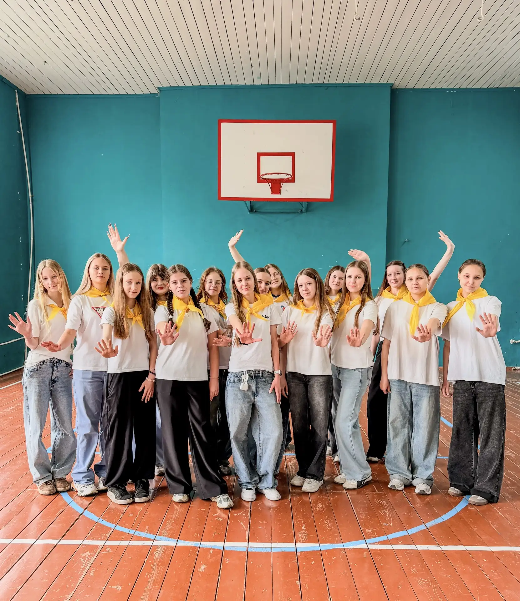 Открыли трудовое лето ☀️🛠️
С настроением и планами на успех! 

У нас в школе прошла торжественная л
