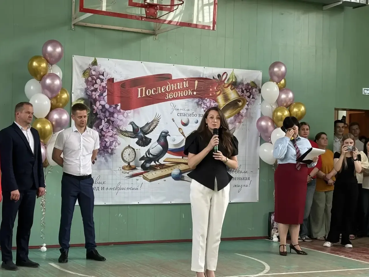 🎊Сегодня для наших выпускников 9-х и 11-х классов прозвучал последний звонок. Торжественная линейка 