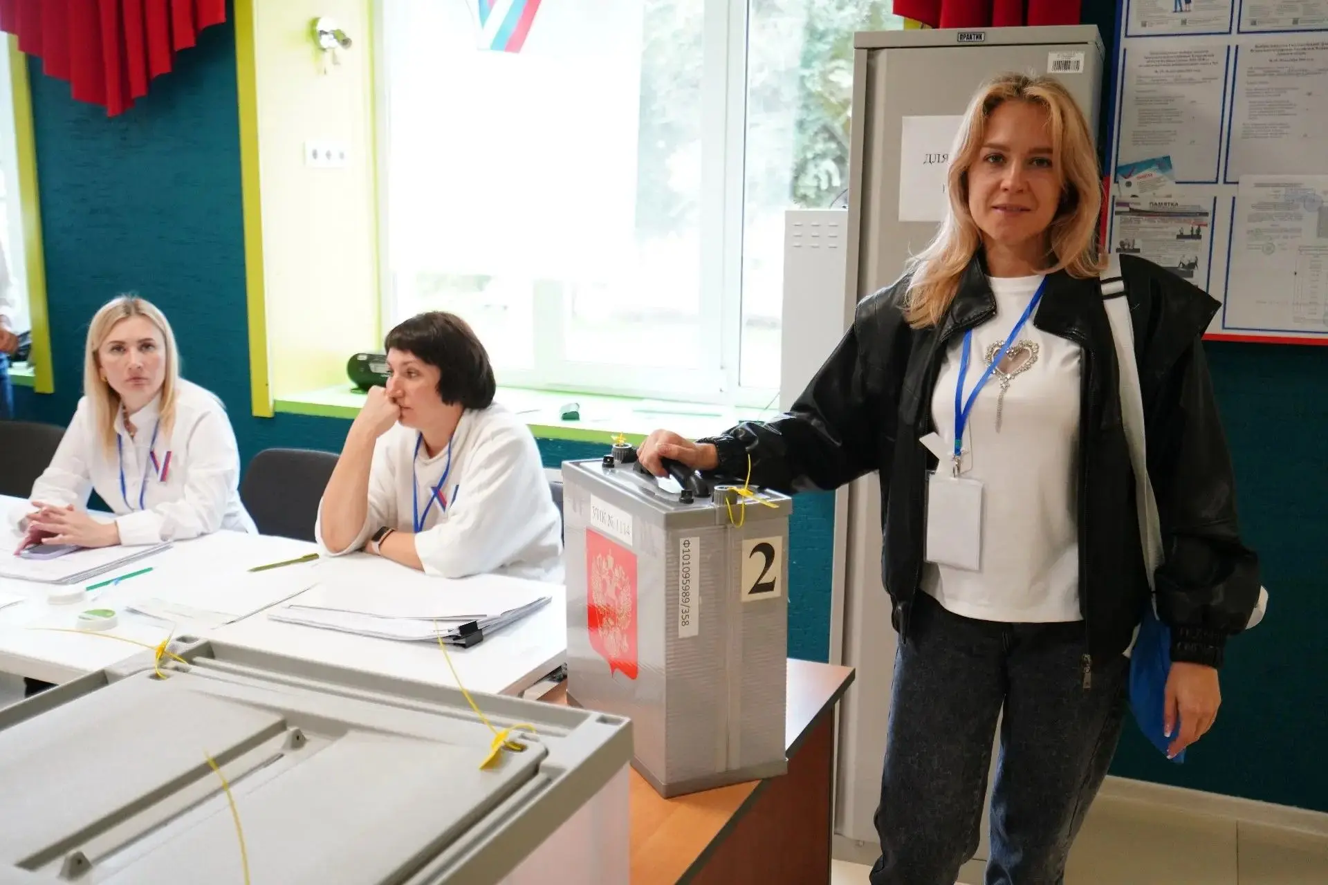 Второй день голосования. Кто-то уже сходил на участок, кто-то ещё собирается. Но есть т...