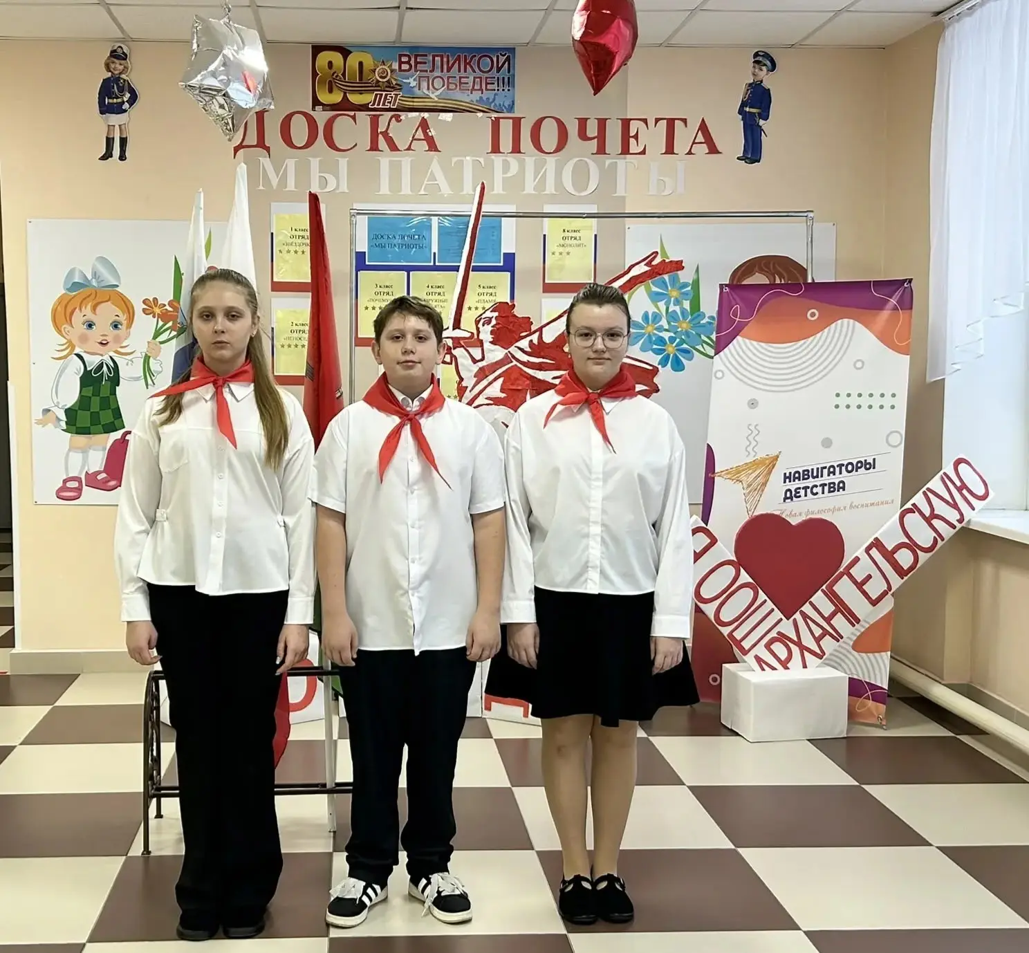 🇷🇺Утро понедельника 19 января 2026года в школе традиционно началось с торжественной л...