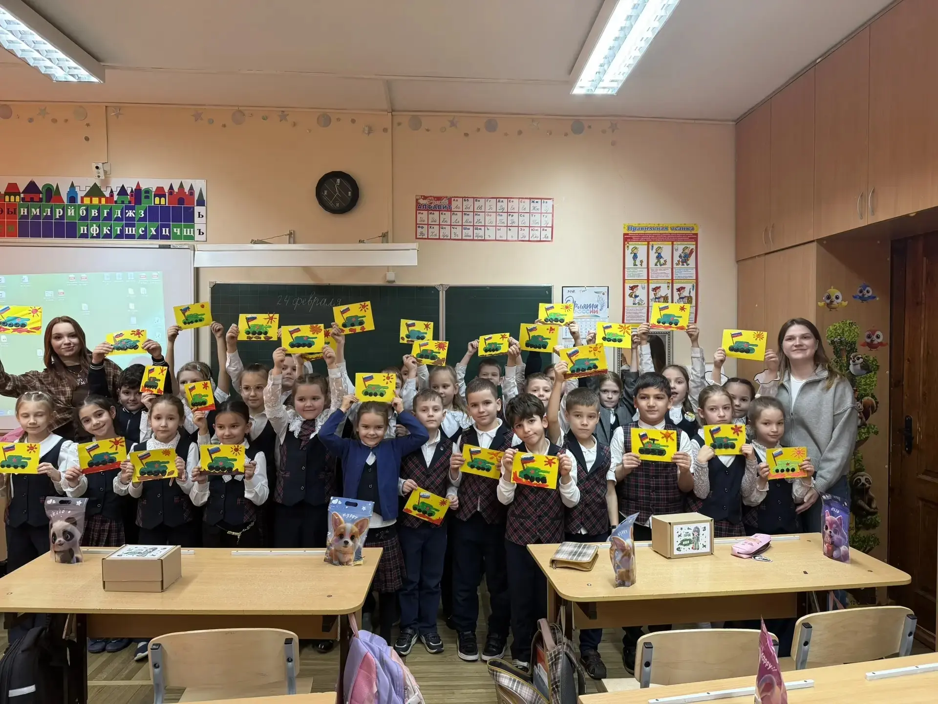 🎨✨ Наши руки не для скуки! Ученики 1 «Б» класса вместе с классным руководителем Еленой Владимировной