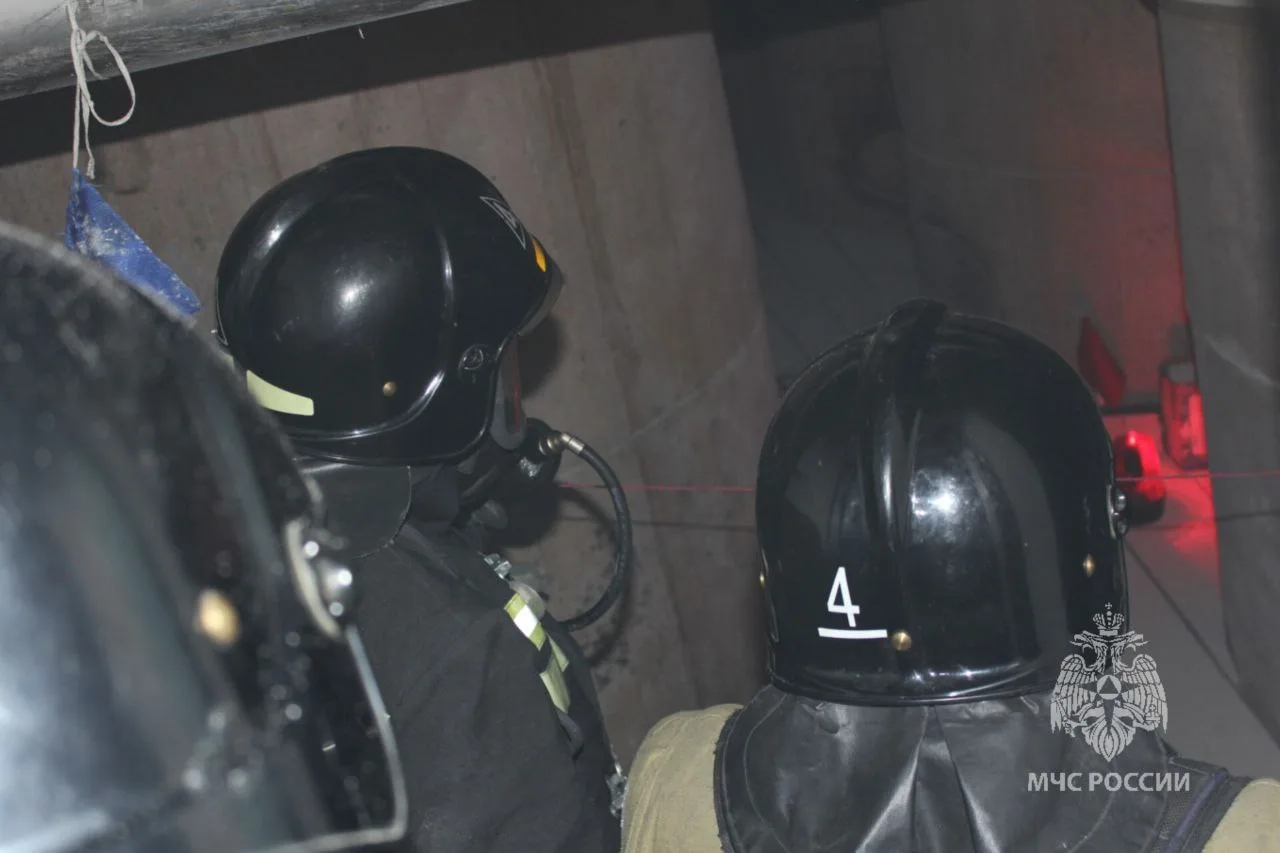 Огнеборцы 3 сентября потушили пожар в многоквартирном доме в Краснокаменске. Из здания ...