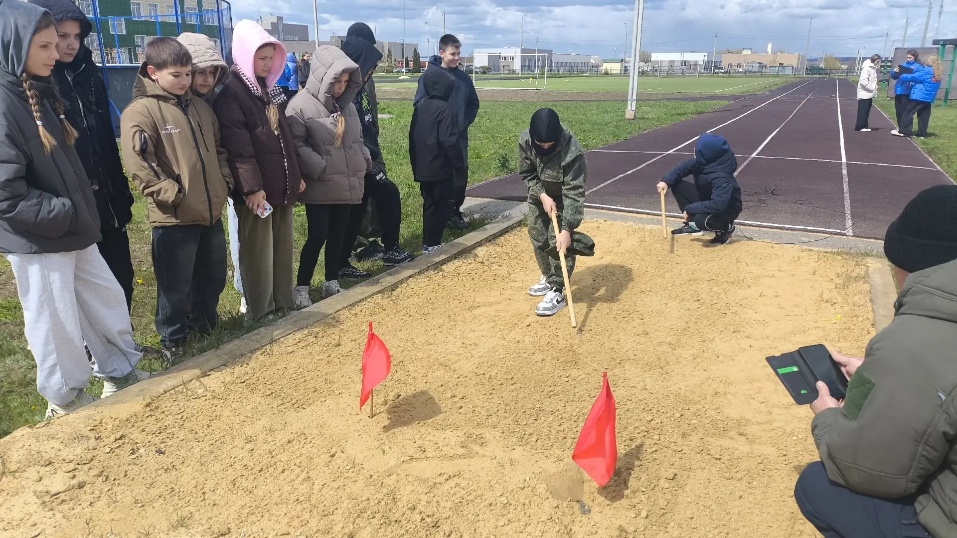 🪖Ученики 5-6 классов с большим азартом приняли участие в муниципальном этапе всероссийской военно-па