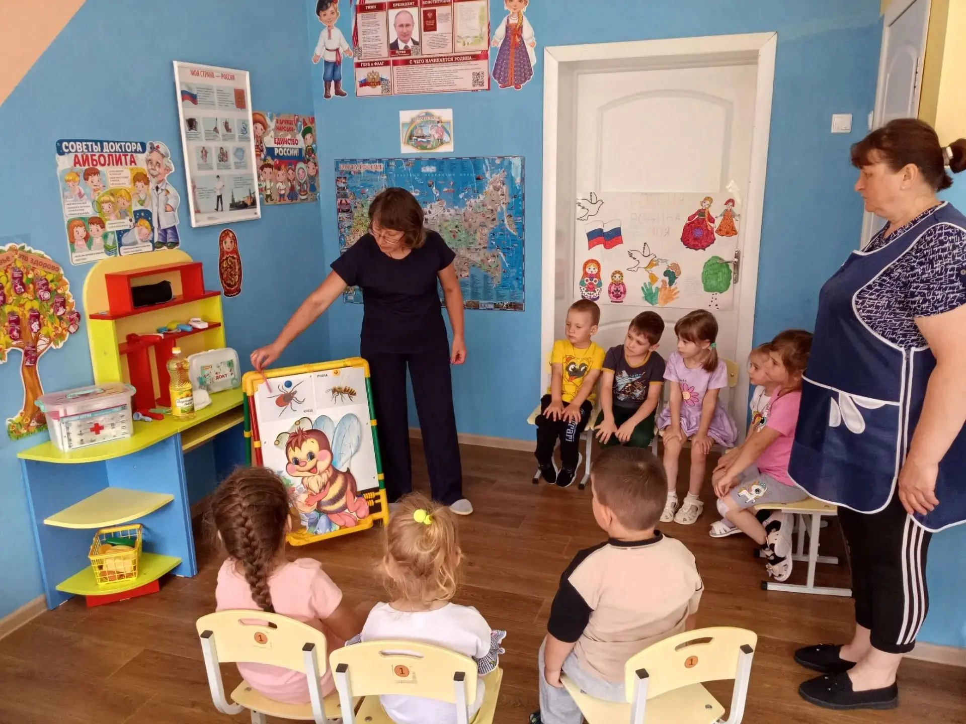 Тёплое солнце и свежий воздух очень  полезны для детского организма,  но окружающий нас мир полон оп