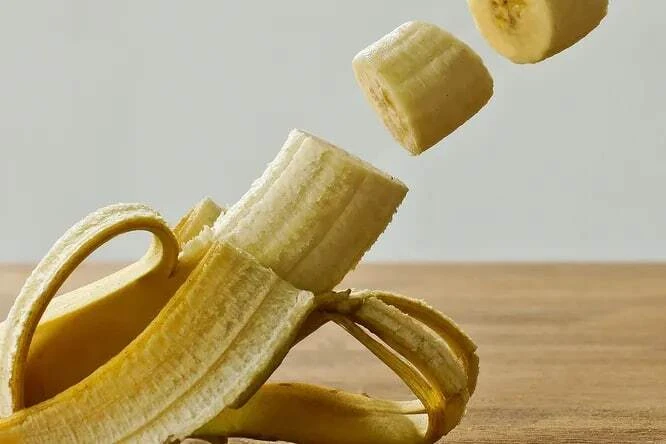 Бананы — продукт, который ни в коем случае нельзя выбрасывать из своего рациона

Всего один небольшо
